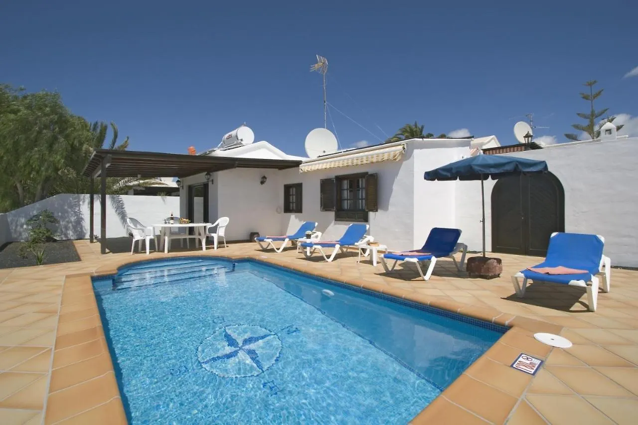 2 Bedroom Villa 'The Bungalow' With Private Heated Pool. Puerto del Carmen  0*, Puerto del Carmen (Lanzarote) Spanien